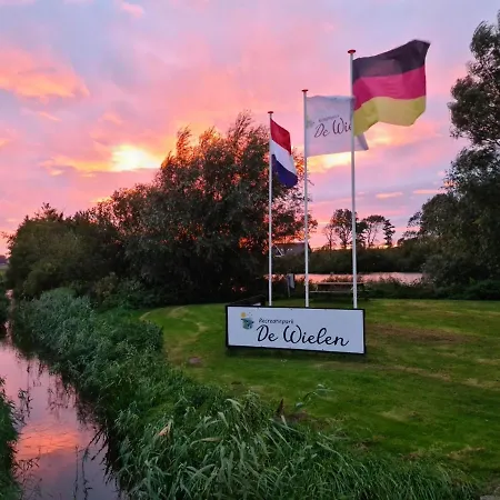 公寓 40 Op Recreatiepark De Wielen