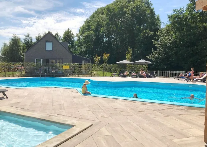 아파트 40 Op Recreatiepark De Wielen